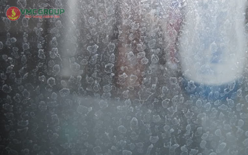Kính dùng lâu ngày bị ố mốc