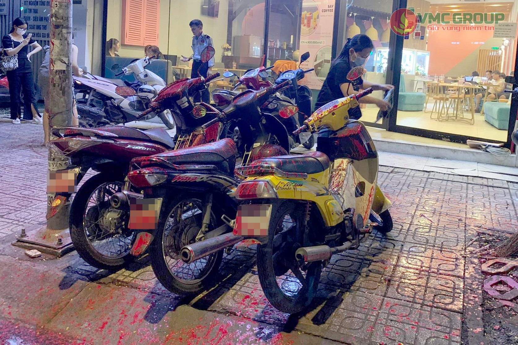 Dùng dầu thực vật tẩy sơn xe máy tốt