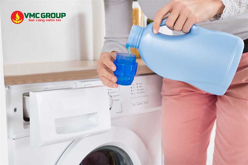 Nước giặt giúp làm sạch vải nhanh chóng